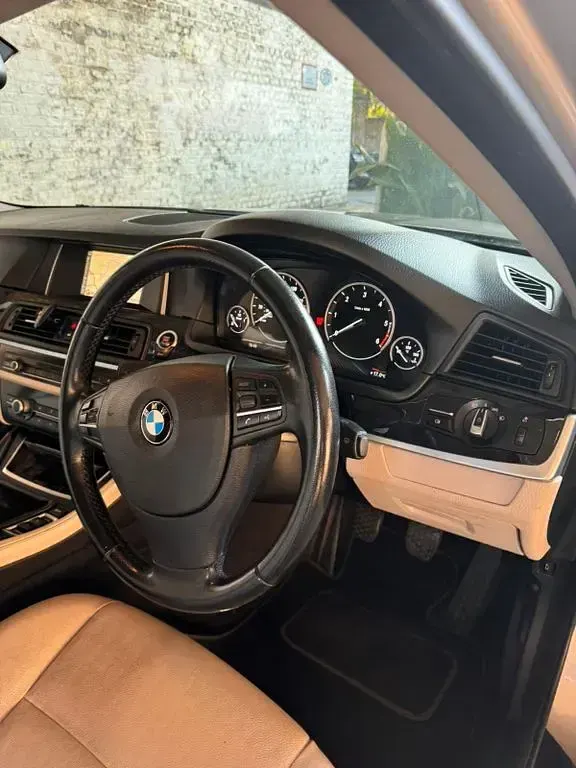 Używany BMW 520 190 KM (139 kW) 2015 Srebrny Sedan/Limuzyna