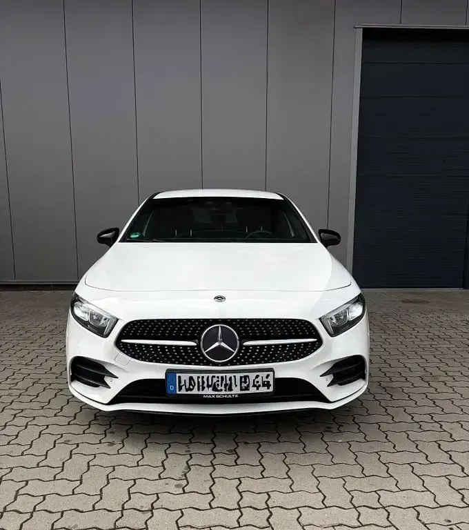 Gebraucht Mercedes A200 AMG line 163 PS (119 kW) 2019 Weiß Limousine