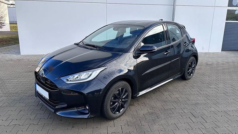 Schwarz Gebraucht 2020 Toyota Yaris Comfort Limousine | 14.950 € (Superpreis) - Bild 1/4