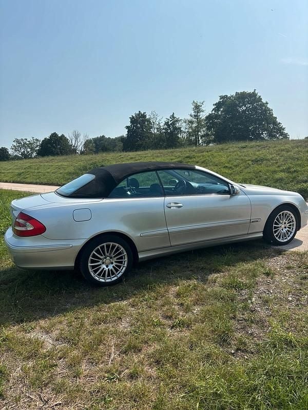 Silber Gebraucht 2003 Mercedes CLK240 Cabrio | 6.500 € (Fairer Preis) - Bild 1/4