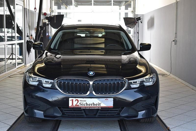 Gebraucht BMW 330e Advantage 252 PS (185 kW) 2021 Schwarz Kombi