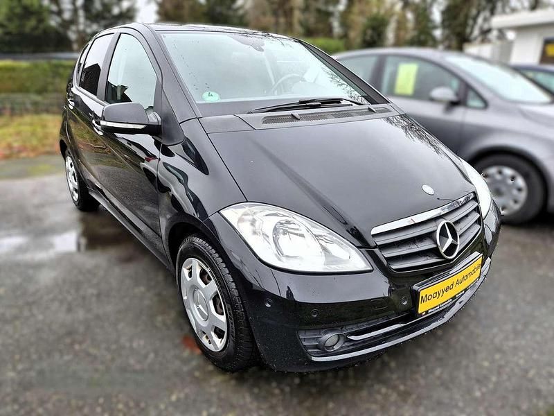 Gebraucht Mercedes A180 109 PS (80 kW) 2012 Kosmosschwarz  metalliclack Limousine