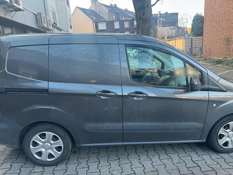 Gebraucht Ford Courier 2018 Grau Van / Kleinbus