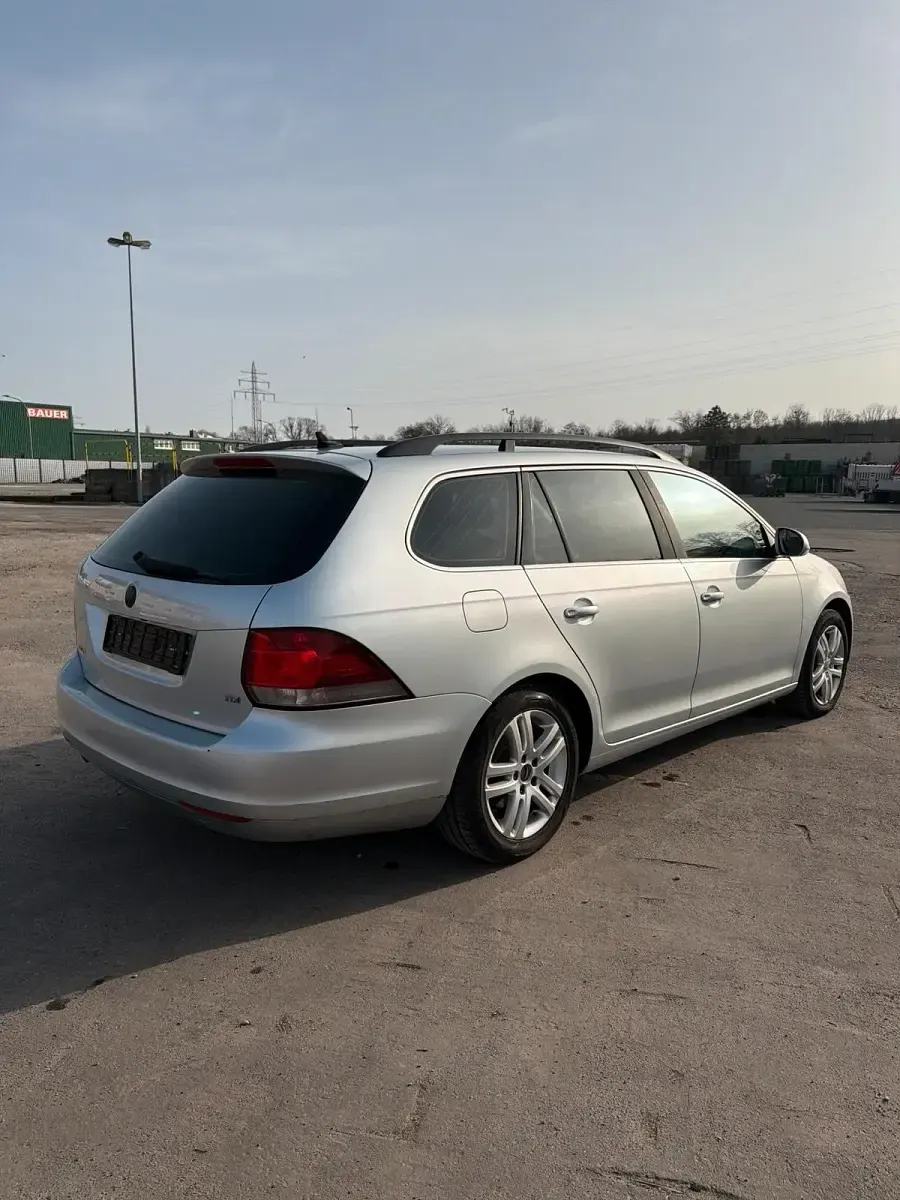 Gebraucht VW Jetta 140 PS (102 kW) 2013 Silber Limousine