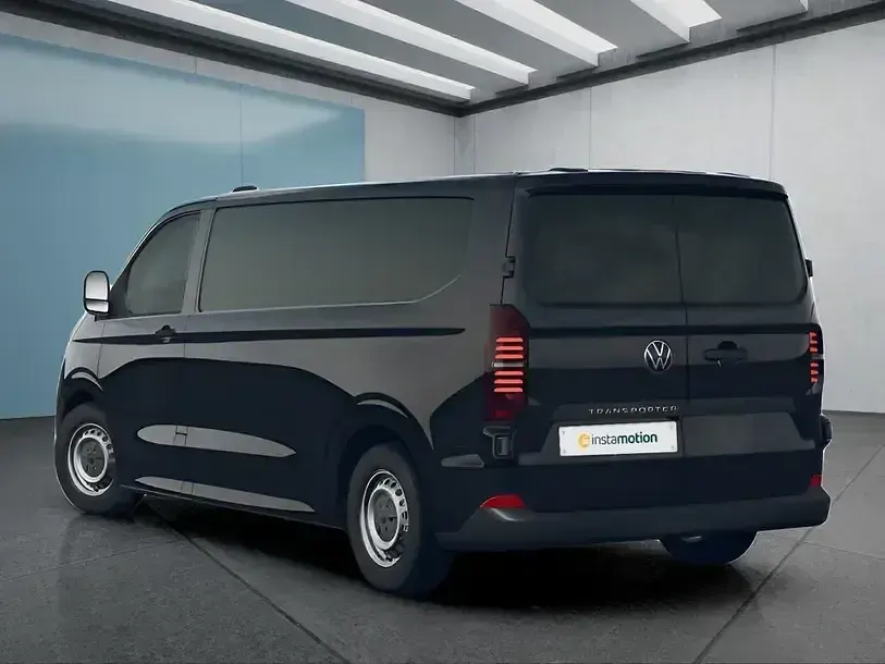 Second-hand VW Multivan 150 CP (110 kW) 2025 Negru Monovolum