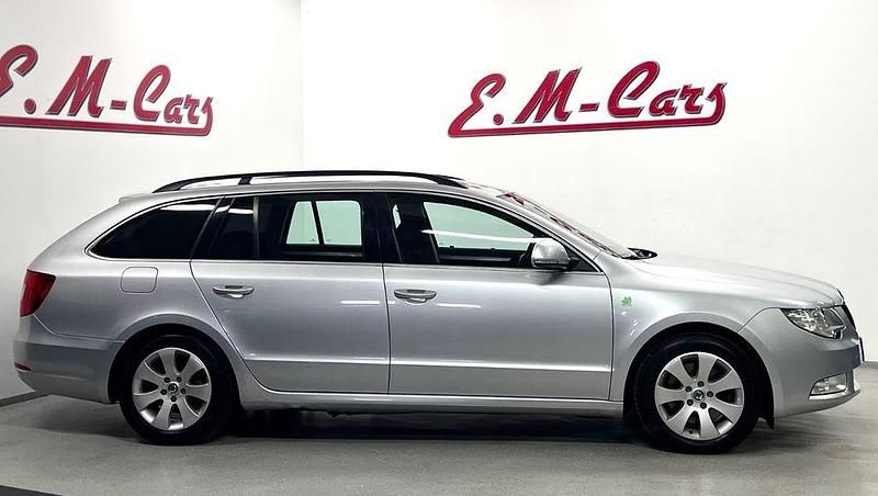 Gebraucht Skoda Superb GreenLine 105 PS (77 kW) 2013 Silber Kombi