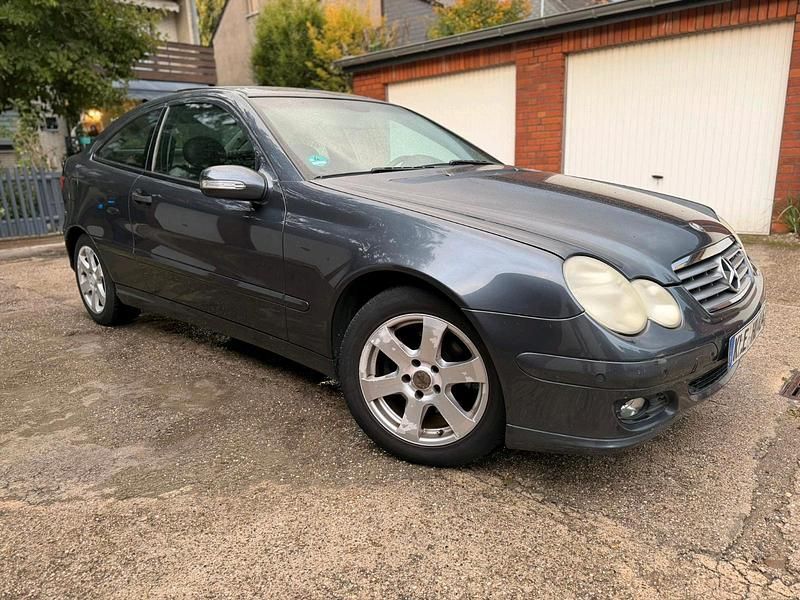 Blau Gebraucht 2005 Mercedes C200 Coupé | 2.000 € (Fairer Preis) - Bild 1/4
