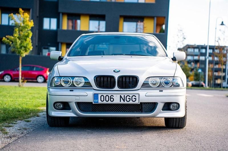 Silber Gebraucht 2003 BMW 530 Sport Line Limousine | 4.999 € (Etwas zu teuer) - Bild 1/4