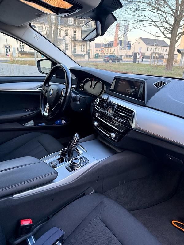 Gebraucht BMW 525 231 PS (169 kW) 2018 Schwarz Kombi