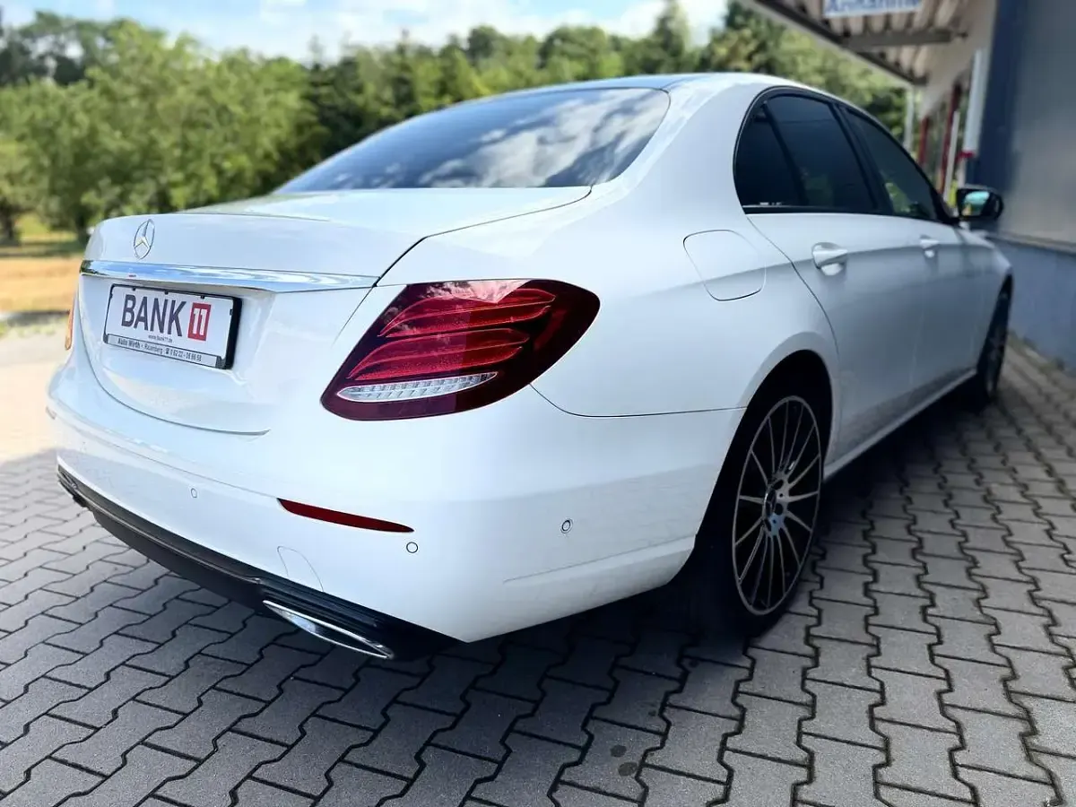 Gebraucht Mercedes E220 AMG 194 PS (142 kW) 2016 Polarweiss Limousine