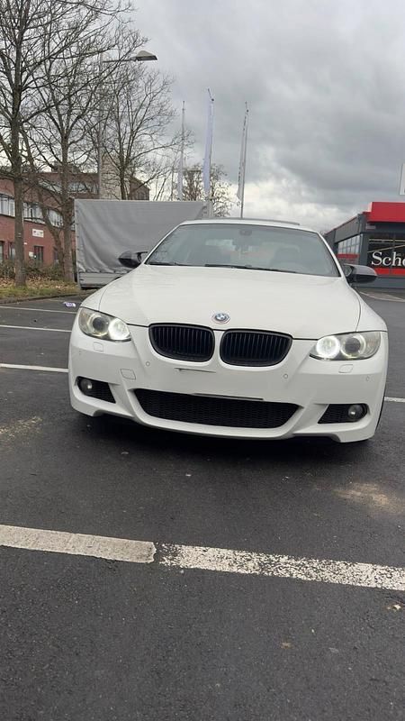 Weiß Gebraucht 2009 BMW 335 Coupé | 16.500 € (Fairer Preis) - Bild 1/4