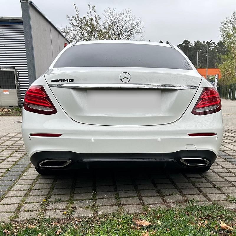Gebraucht Mercedes E350 AMG line 258 PS (189 kW) 2017 Weiß Limousine
