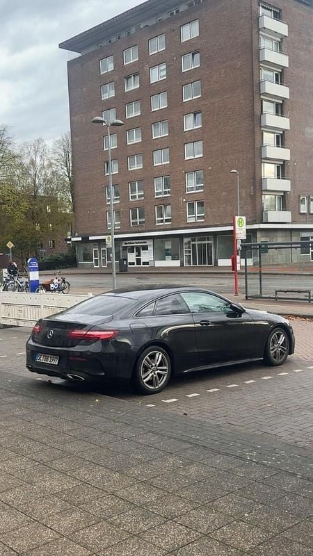 Gebraucht Mercedes E200 AMG line 184 PS (135 kW) 2018 Schwarz Coupé