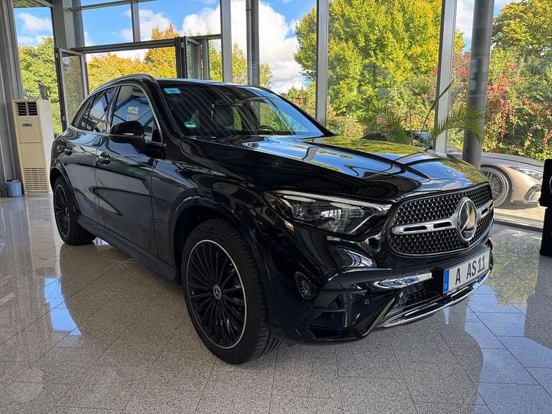 Gebraucht Mercedes GLC450 AMG 367 PS (269 kW) 2024 Obsidianschwarz metallic SUV
