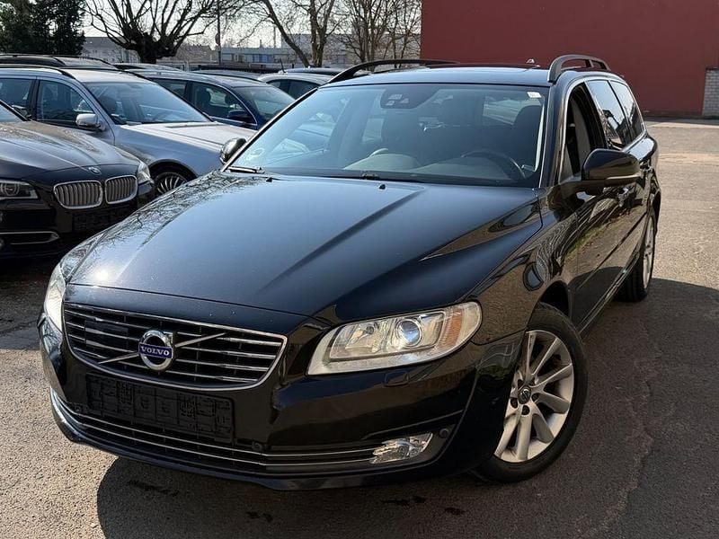 Gebraucht Volvo V70 Momentum 181 PS (133 kW) 2015 Schwarz Kombi