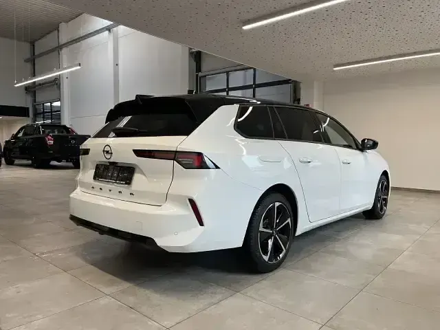 Neu Opel Astra 131 PS (96 kW) 2026 Arktis weiß / dach schwarz Kombi