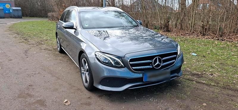 Gebraucht Mercedes E220 194 PS (142 kW) 2019 Grau Kombi