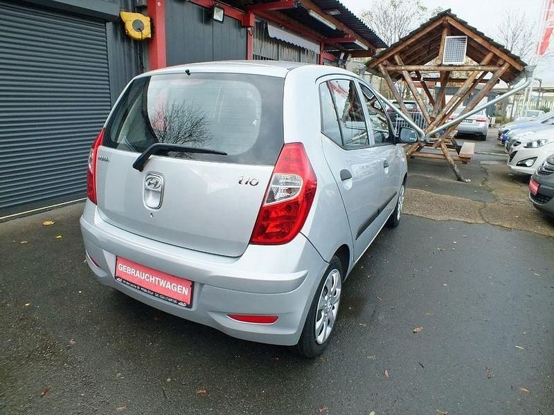 Gebraucht Hyundai i10 Style 69 PS (50 kW) 2012 Silber Kleinwagen