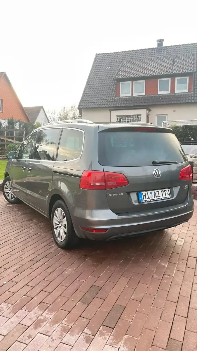 Gebraucht VW Sharan 140 PS (102 kW) 2012 Grau Van / Kleinbus