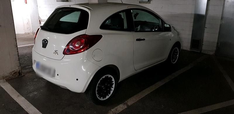 Gebraucht Ford Ka 69 PS (50 kW) 2016 Weiß Kleinwagen