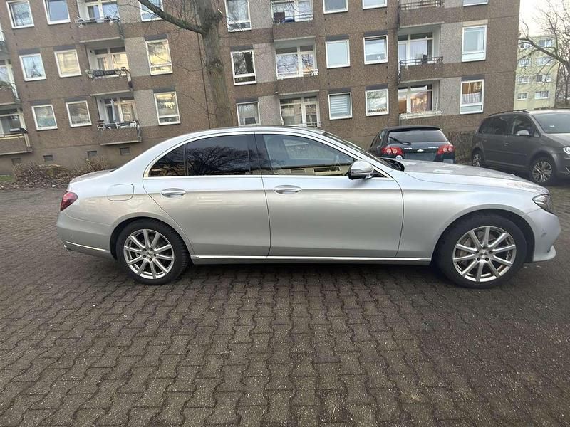 Gebraucht Mercedes E220 Exclusive 194 PS (142 kW) 2016 Silber Limousine