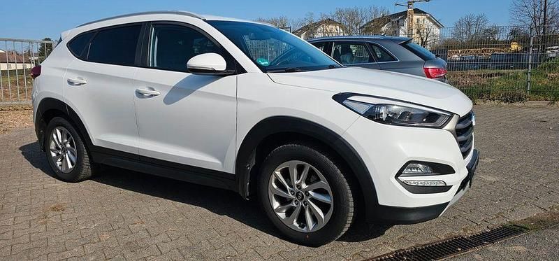 Gebraucht Hyundai Tucson Trend 141 PS (103 kW) 2017 Weiß SUV