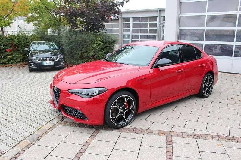 Azzurro nuvola Gebraucht 2023 Alfa Romeo Giulia Competizione Limousine | 35.900 € (Fairer Preis) - Bild 1/4
