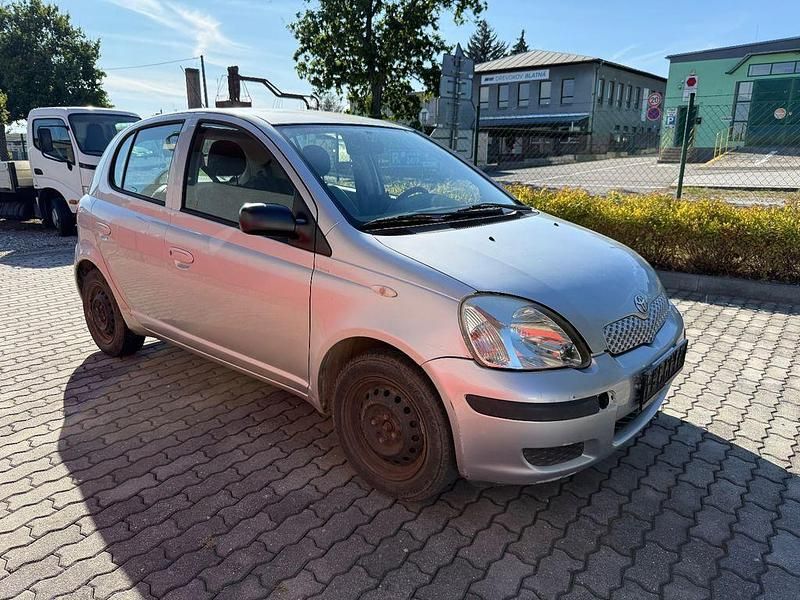 Gebraucht Toyota Yaris 65 PS (47 kW) 2005 Silber Limousine