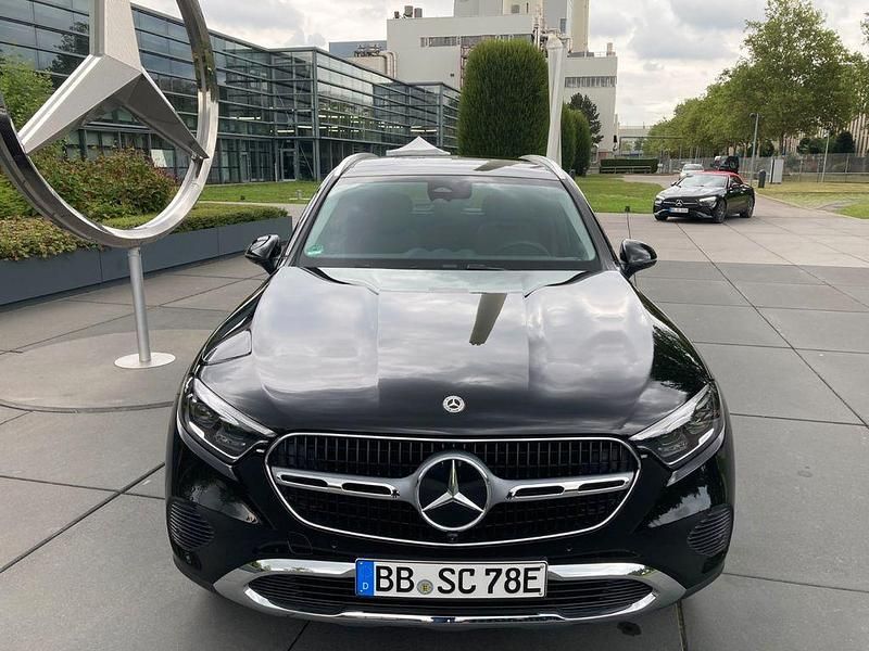 Gebraucht Mercedes GLC300e Avantgarde 204 PS (150 kW) 2025 Schwarz SUV