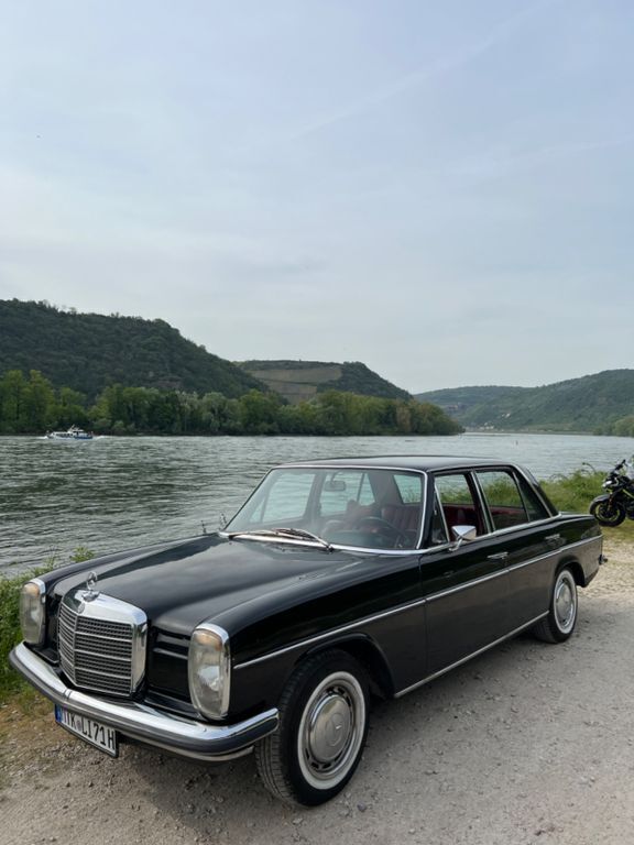 Schwarz Gebraucht 1970 Mercedes W114 Kombi | 6.000 € - Bild 1/4
