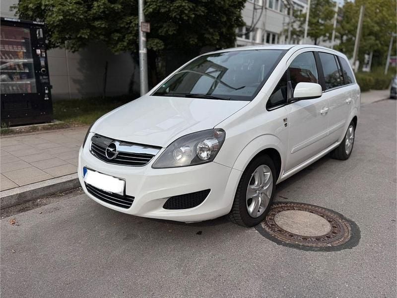 Weiß Gebraucht 2010 Opel Zafira Edition Van / Kleinbus | 5.099 € (Fairer Preis) - Bild 1/4