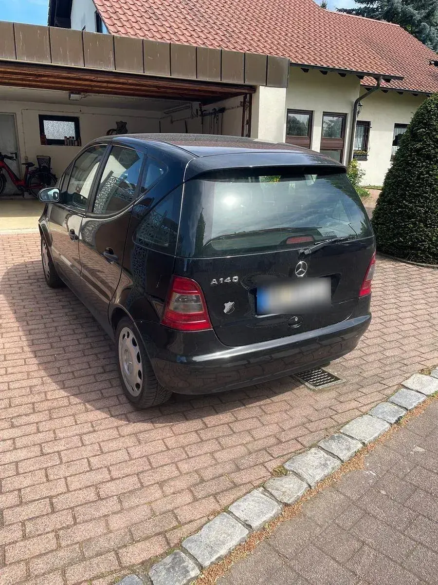 Second-hand Mercedes A140 82 CP (60 kW) 2000 Negru Hatchback