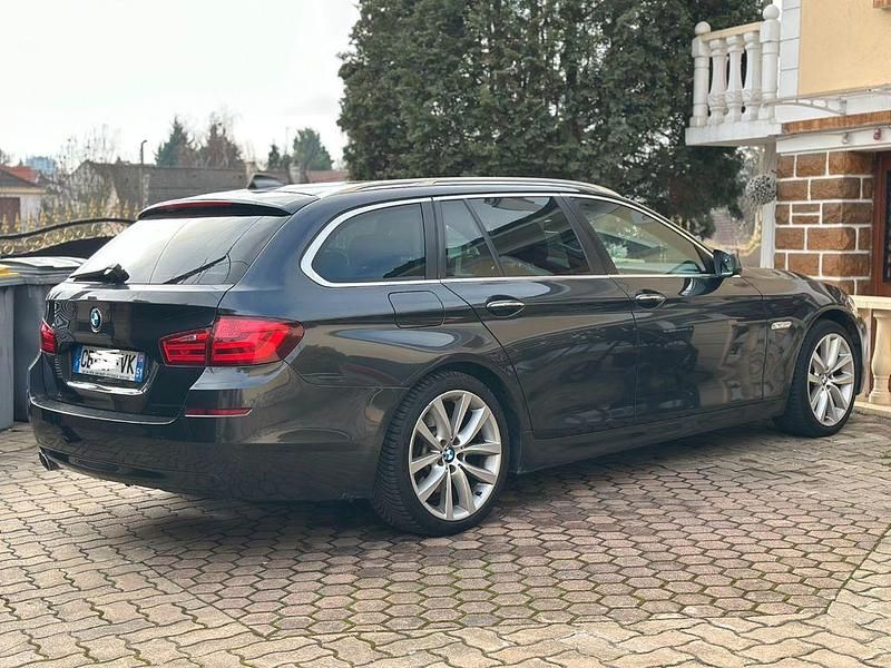 Gebraucht BMW 520 184 PS (135 kW) 2012 Schwarz Kombi