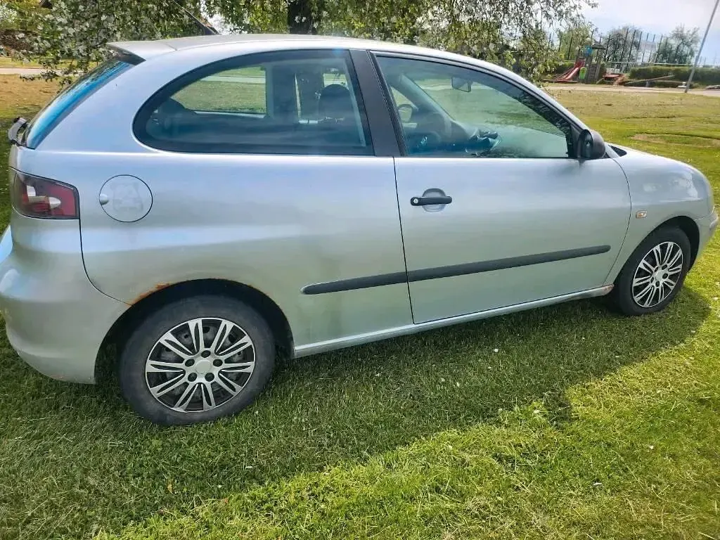 Używany Seat Ibiza 69 KM (50 kW) 2007 Srebrny Hatchback