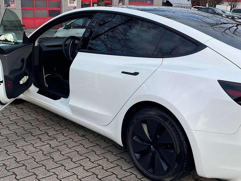 Gebraucht Tesla Model 3 Standard Range Plus 208 kW (283 PS) 2023 Weiß Limousine