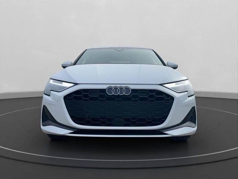 Gebraucht Audi A3 Ambiente 150 PS (110 kW) 2025 Grau Limousine