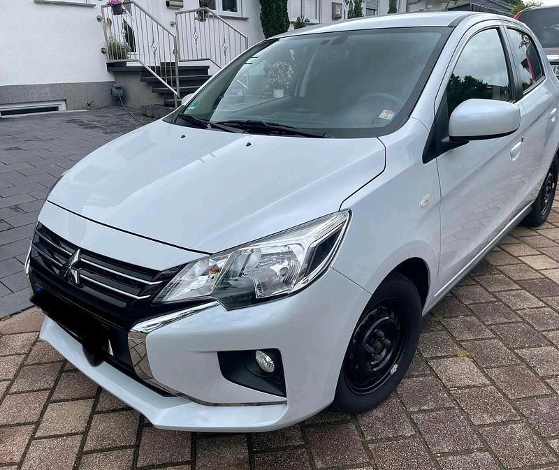 Weiß Gebraucht 2022 Mitsubishi Space Star Kleinwagen | 13.000 € - Bild 1/4