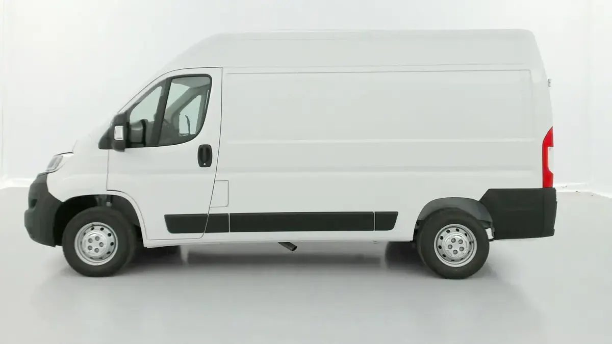 Gebraucht Opel Movano Essentia 120 PS (88 kW) 2023 (blancicy) Van