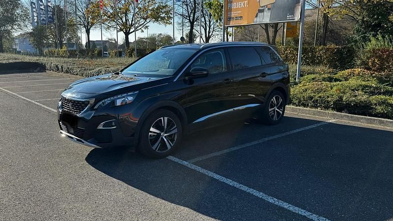 Schwarz Gebraucht 2018 Peugeot 5008 Van / Kleinbus | 12.900 € - Bild 1/4