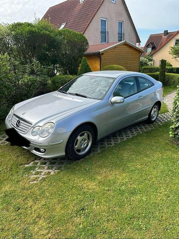 Gebraucht Mercedes C180 143 PS (105 kW) 2005 Silber Coupé