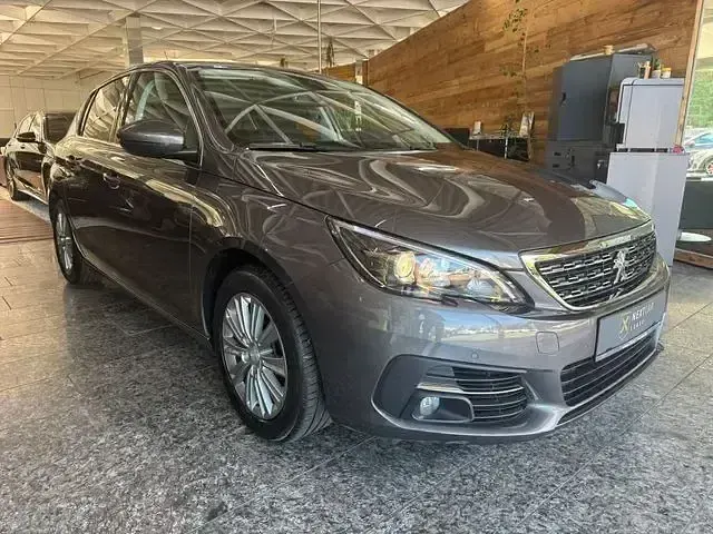Gebraucht Peugeot 308 Allure 131 PS (96 kW) 2021 Grau Limousine