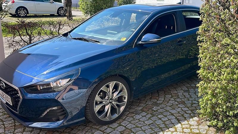 Blau Gebraucht 2018 Hyundai i30 Style Limousine | 14.000 € (Fairer Preis) - Bild 1/4