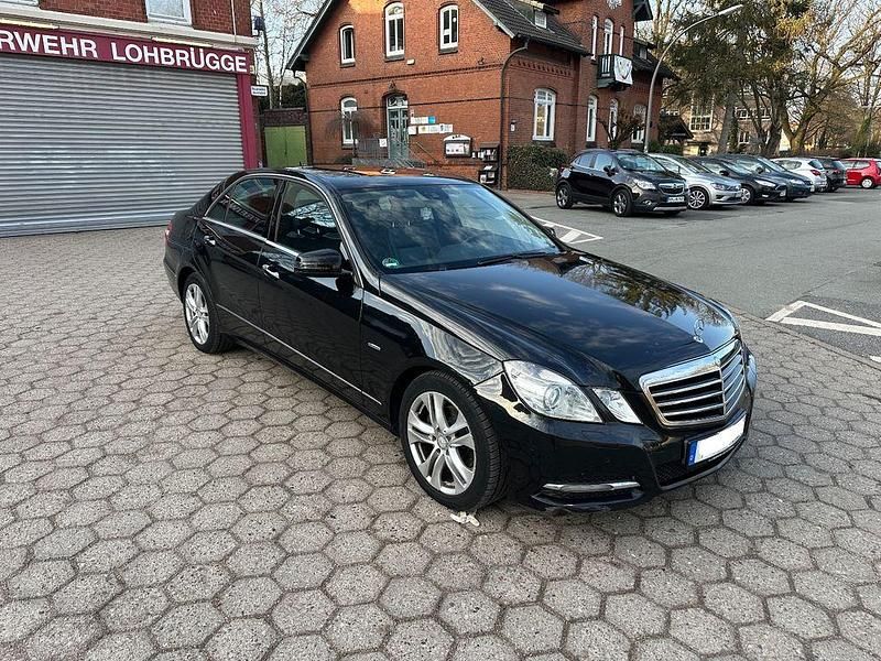 Gebraucht Mercedes E200 Avantgarde 136 PS (100 kW) 2012 Schwarz Limousine