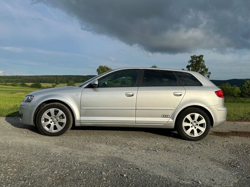 Silber Gebraucht 2006 Audi A3 Sportback Attraction Limousine | 3.449 € (Superpreis) - Bild 1/4