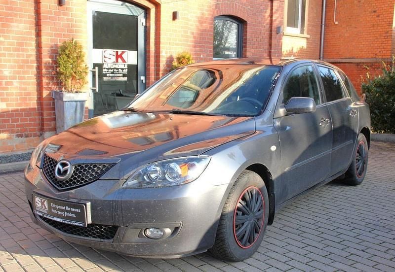 Grau Gebraucht 2006 Mazda 3 Active Limousine | 900 € (Superpreis) - Bild 1/4
