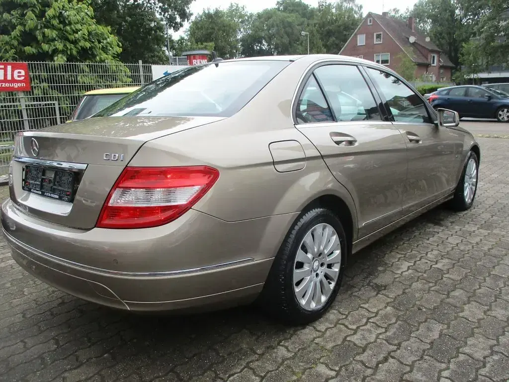 Gebraucht Mercedes C200 136 PS (100 kW) 2010 Beige Limousine