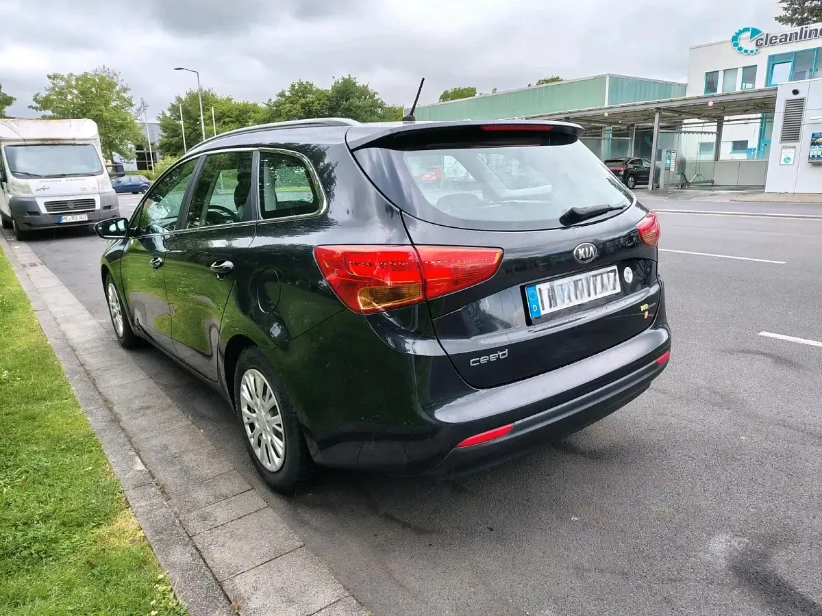 Gebraucht Kia Ceed 135 PS (99 kW) 2013 Schwarz Kleinwagen