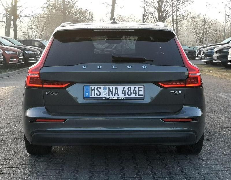 Gebraucht Volvo V60 Core 349 PS (256 kW) 2025 Grün Kombi