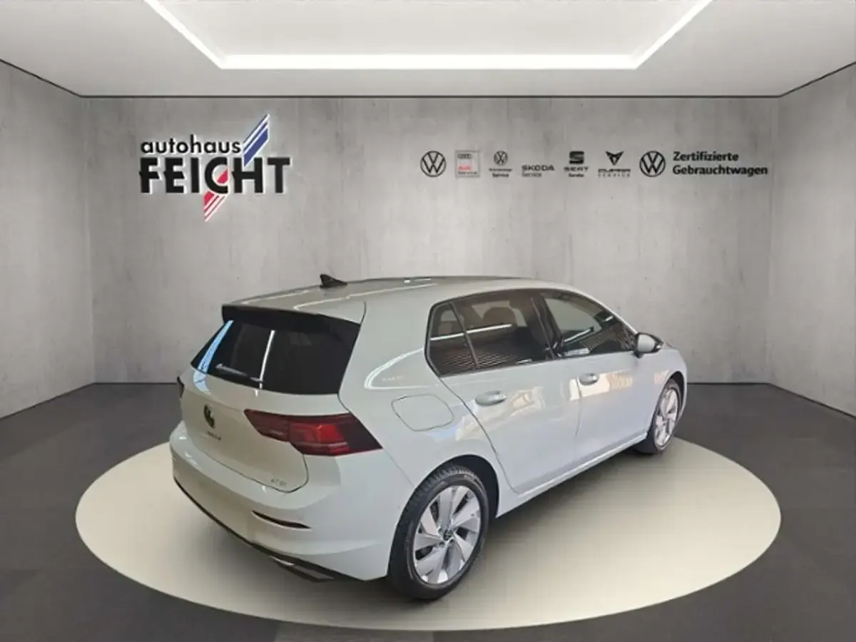 Neu VW Golf VIII 116 PS (85 kW) 2026 Pure white uni Limousine