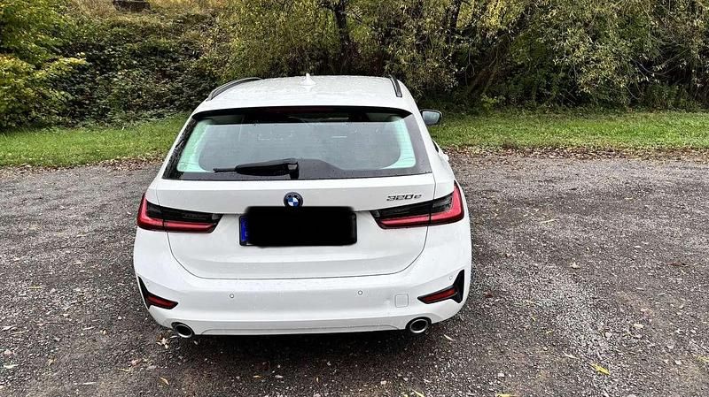 Gebraucht BMW 320e Advantage 163 PS (119 kW) 2022 Weiß Kombi